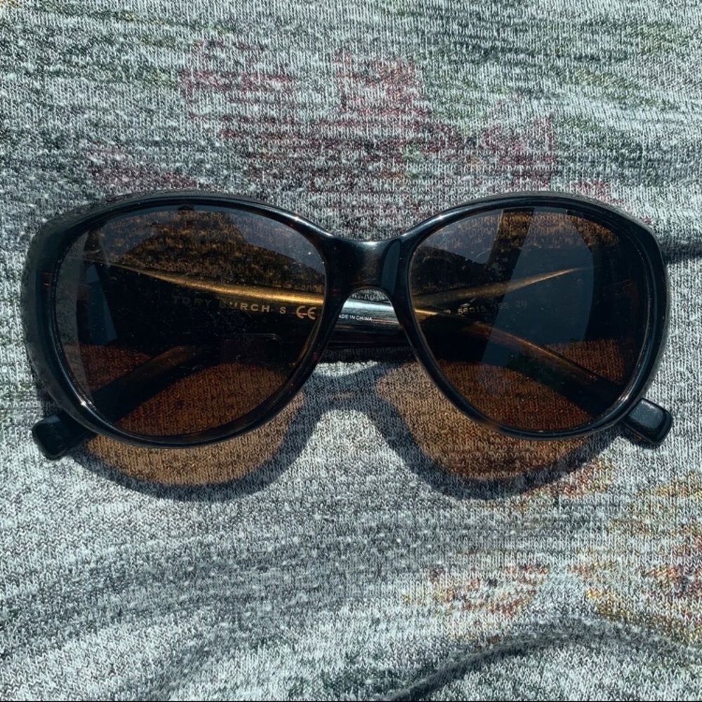 Black tory burch sunnies